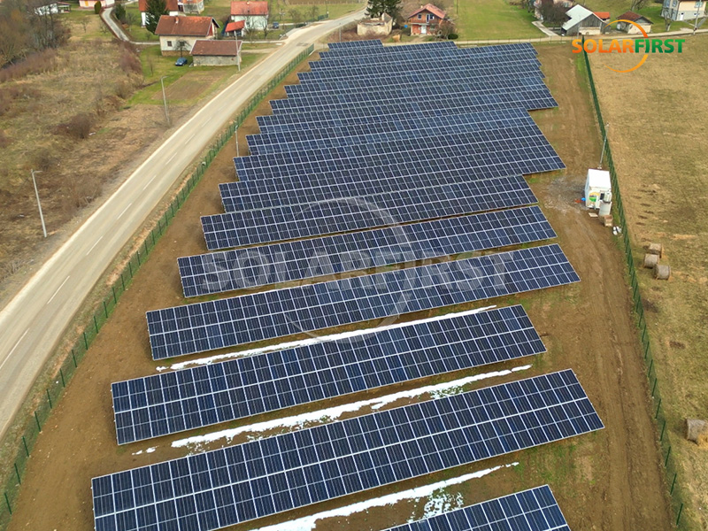 Central eléctrica solar terrestre de 711 kWp en Bosnia y Herzegovina.