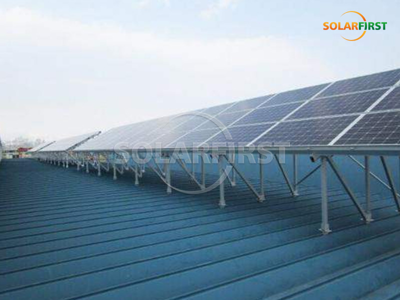 Central eléctrica solar con techo metálico de 286 kWp en Japón