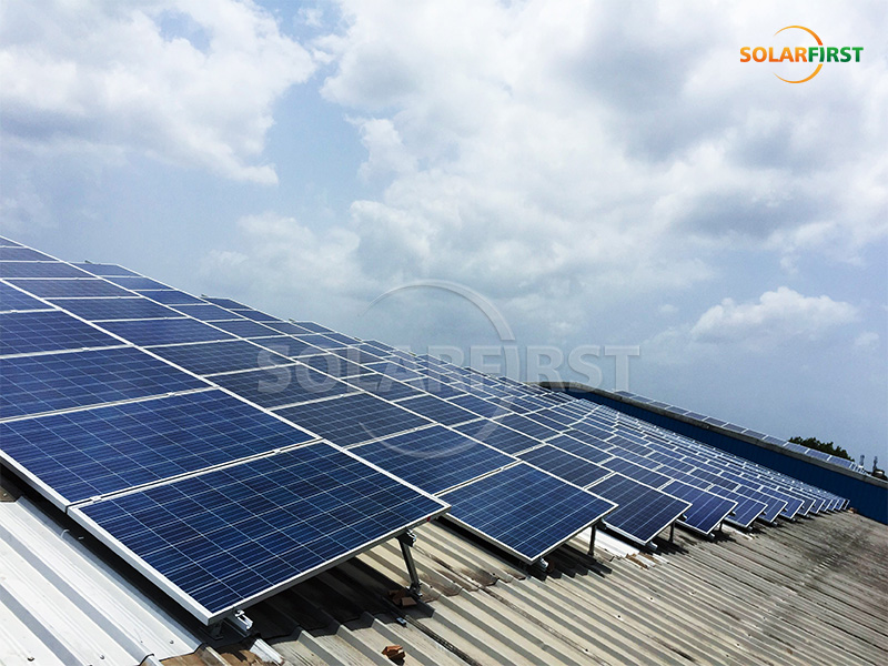 Central eléctrica solar de techo metálico de 15 MWp en China
