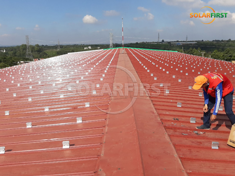 Central eléctrica solar de techo metálico de 6 MWp en Vietnam