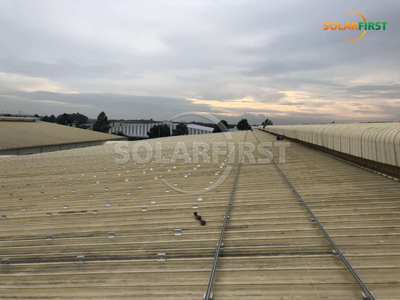 Central eléctrica solar con techo metálico de 7,5 MWp en Vietnam