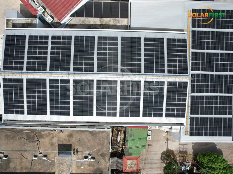 Central eléctrica solar de techo metálico de 1 MWp en Tailandia