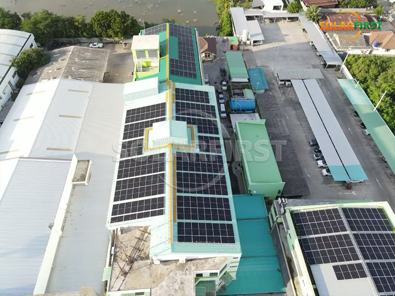 Central eléctrica solar con techo metálico de 1,5 MWp en Tailandia