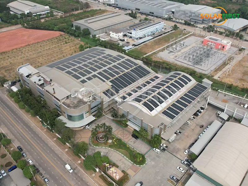 Central eléctrica solar de techo metálico de 2 MWp en Tailandia
