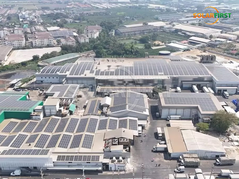 Central eléctrica solar con techo metálico de 9,6 MWp en Tailandia