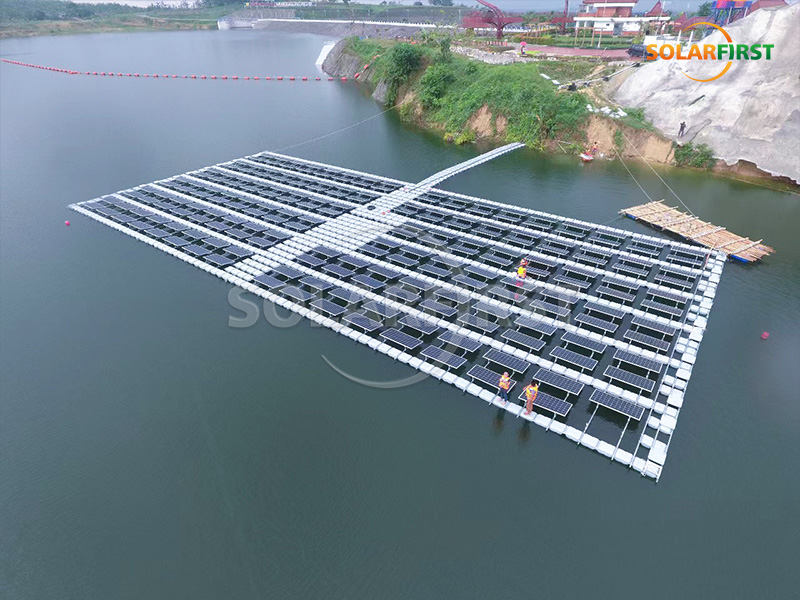 Central eléctrica fotovoltaica flotante de 68 MWp en Indonesia