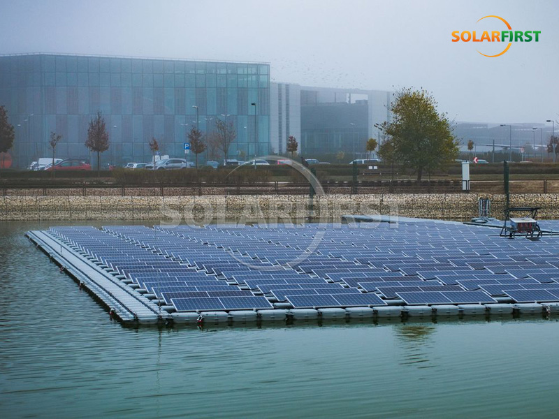 Central eléctrica fotovoltaica flotante de 200 kWp en Hungría