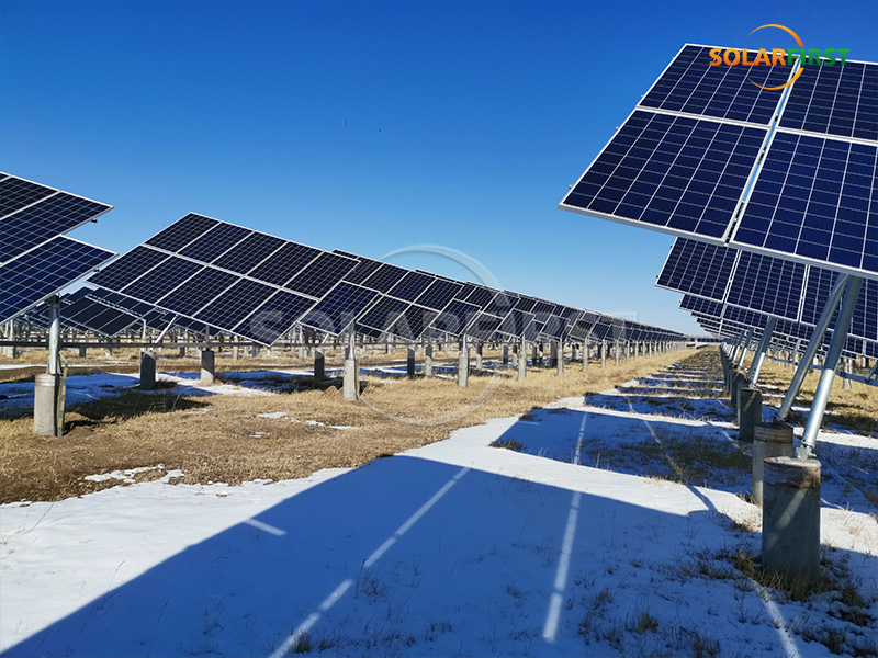Solución de seguimiento de un solo eje inclinado de 25 MWp en China