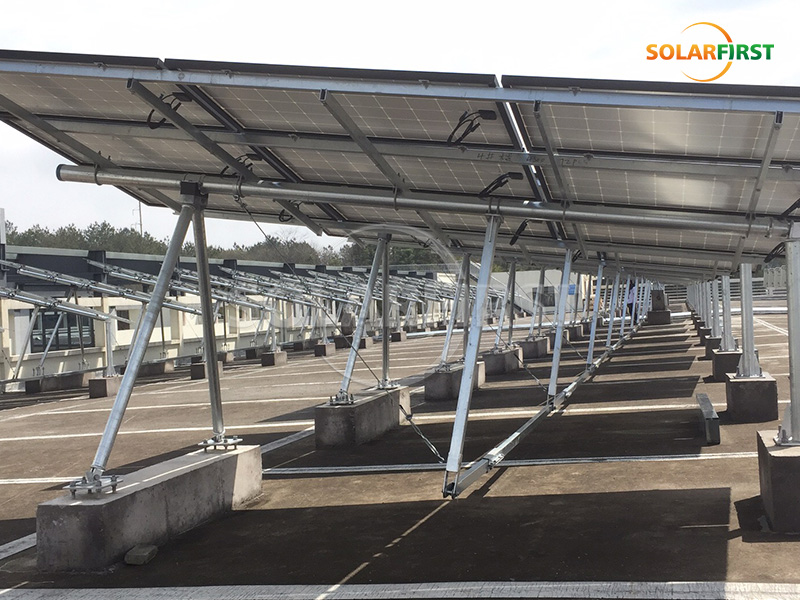 Solución de seguimiento de un solo eje inclinado de 120 kWp en China