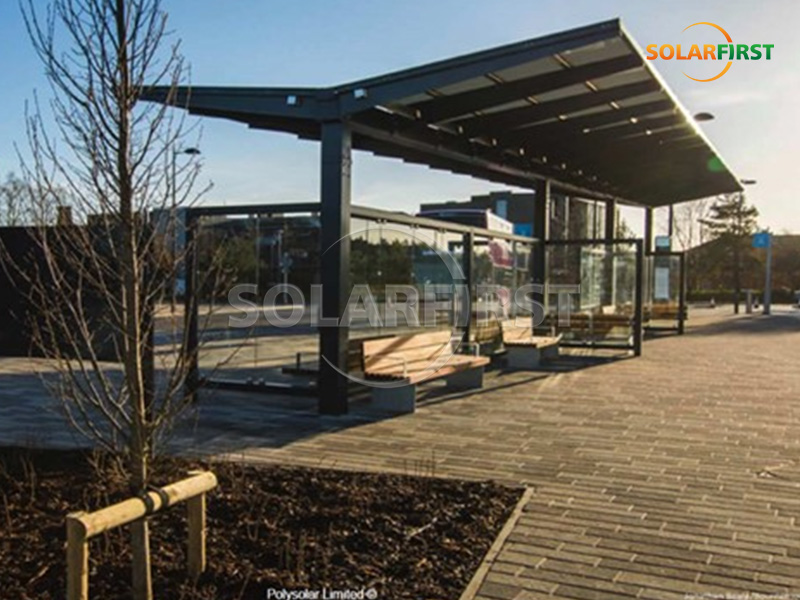 Solución de aparcamiento solar fotovoltaico integrado en edificios (BIPV) de 184 m² en el Reino Unido.