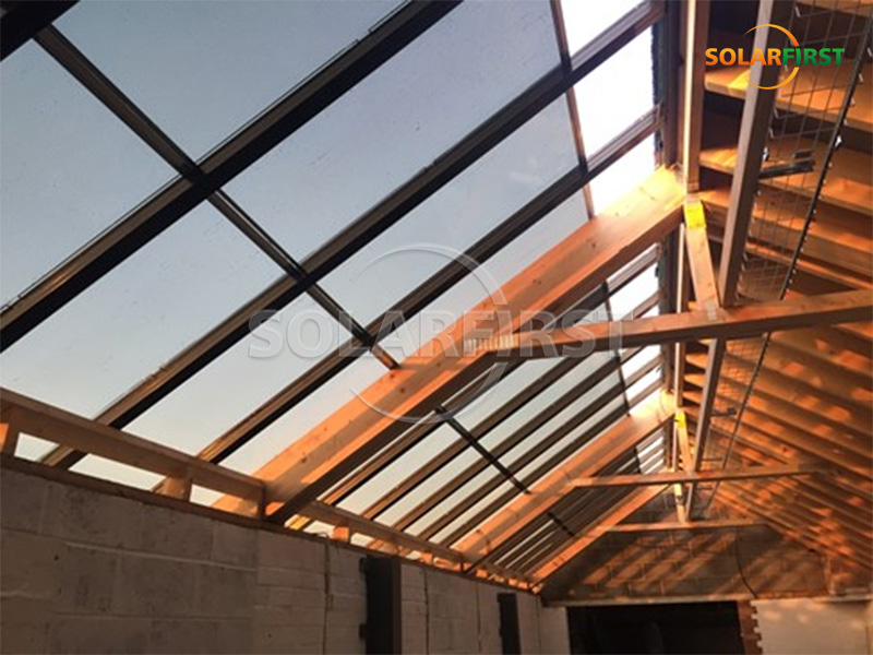 Solución de techo solar fotovoltaico integrado en edificios (BIPV) de 95 m² en Huntington.