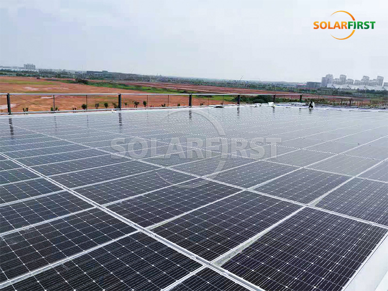 Solución de techo solar fotovoltaico integrado en edificios (BIPV) de 2,1 MWp en China