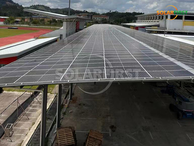 Solución de techo solar fotovoltaico integrado en edificios (BIPV) de 784 kWp en Malasia.
