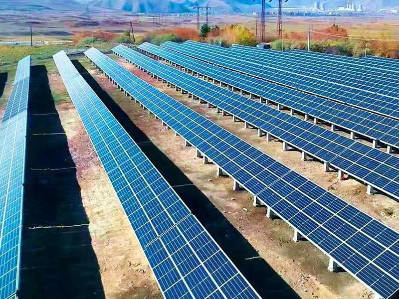 Previsión de la demanda mundial de módulos fotovoltaicos: 240 GW en 2022 en medio de restricciones de suministro.