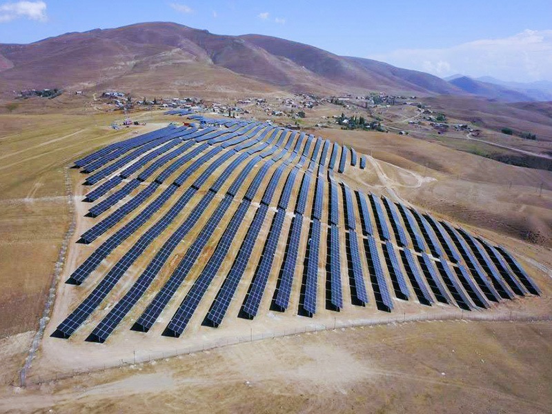Solar First Group apoya el desarrollo verde global: el proyecto fotovoltaico gubernamental Solar-5 de Armenia se conecta a la red eléctrica.