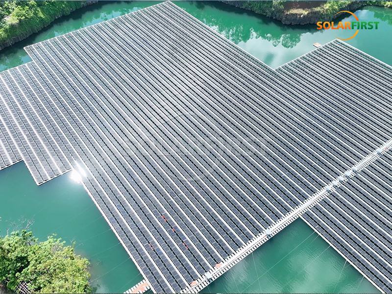 Se lanza en Hainan un proyecto fotovoltaico flotante de 7,2 MW, impulsando la transición hacia la energía verde.