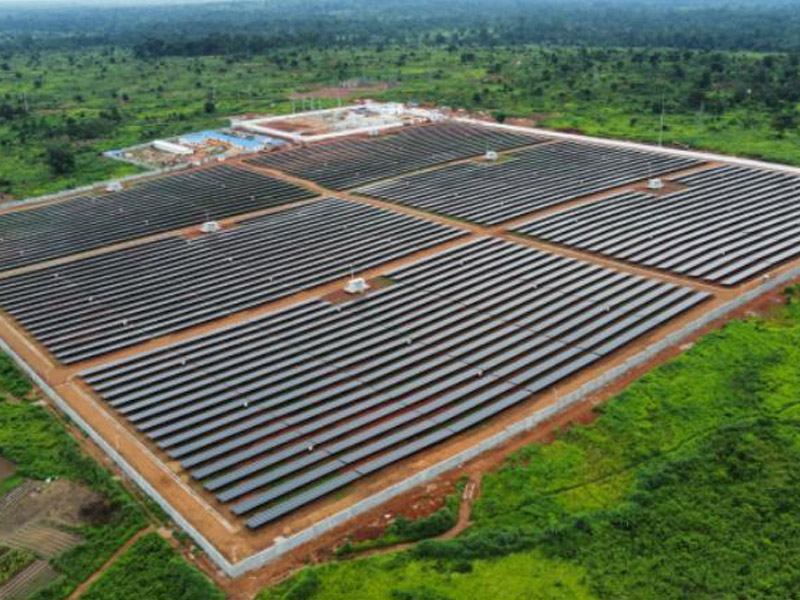 Planta de energía solar apoyada por China alivia la escasez de energía en África Central

